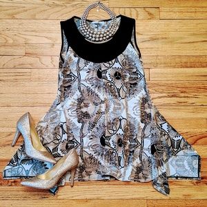 $16 SALE🌟🤩- INSOLENTE Flowy hem blouse